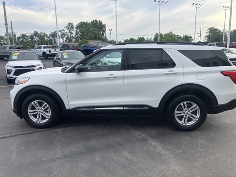 Used 2023 Ford Explorer XLT w/ Equipment Group 202A AWD/4WD image 4