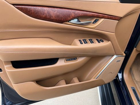 Used 2017 Cadillac Escalade ESV Platinum image 31