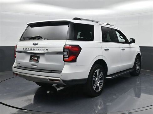 Used 2022 Ford Expedition Limited image 7