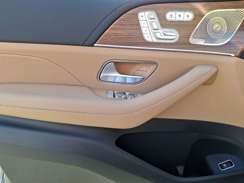 New 2026 Mercedes-Benz GLS 450 4MATIC image 8