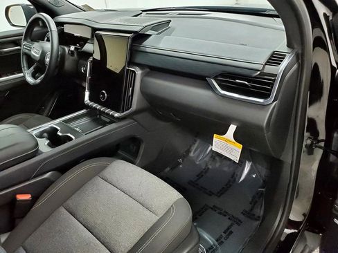 Used 2025 GMC Acadia Elevation image 11