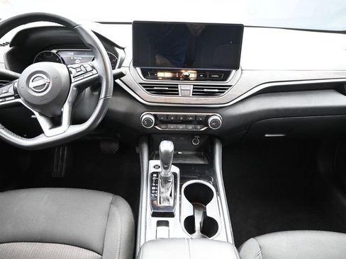 Used 2024 Nissan Altima 2.5 SV w/ SV Premium Package AWD/4WD image 13