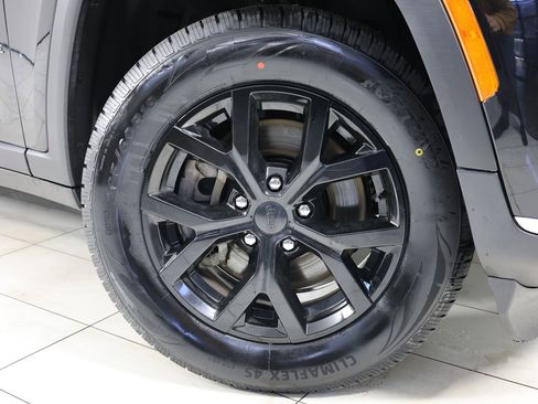 Used 2022 Jeep Grand Cherokee L Limited AWD/4WD image 15
