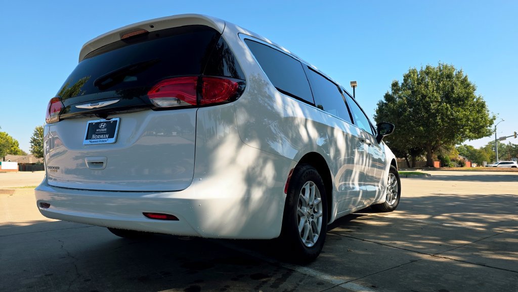 Used 2024 Chrysler Voyager LX FWD image 16