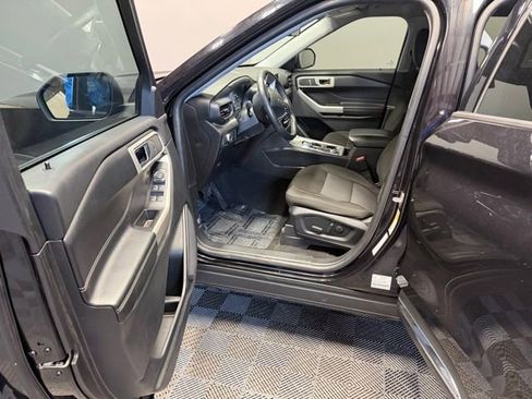 Used 2022 Ford Explorer XLT image 14