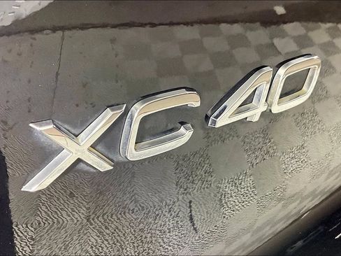 Used 2024 Volvo XC40 B5 Ultimate w/ Protection Package Premier AWD/4WD image 7