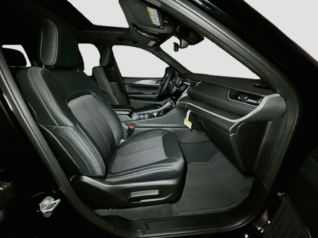 New 2027 Jeep Grand Cherokee 4WD image 32