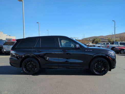 Used 2025 Lincoln Aviator Reserve w/ Equipment Group 201A image 2