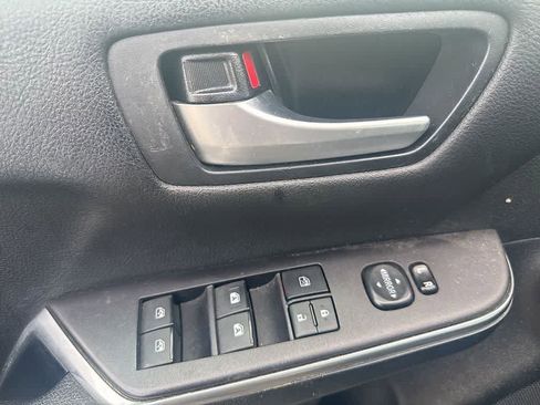 Used 2017 Toyota Camry LE image 10