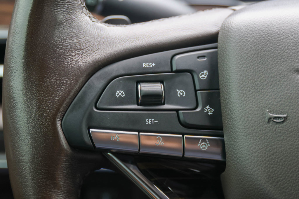 Used 2023 Cadillac Escalade Premium Luxury RWD image 37