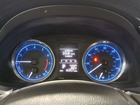 Used 2018 Toyota Corolla LE image 35