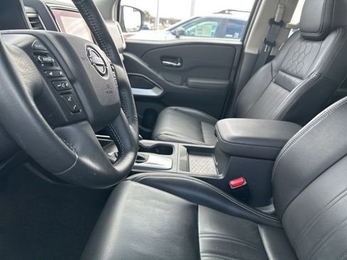 Used 2024 Nissan Frontier SL w/ Technology Package image 7