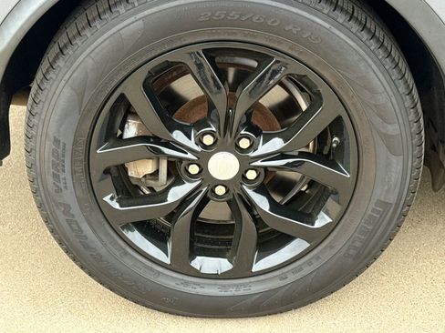 Used 2019 Land Rover Discovery SE AWD/4WD image 9
