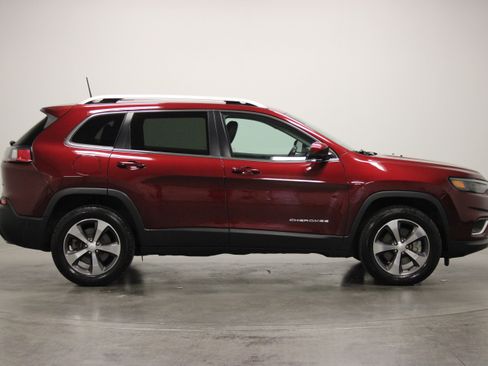 Used 2019 Jeep Cherokee Limited w/ Technology Group AWD/4WD image 9