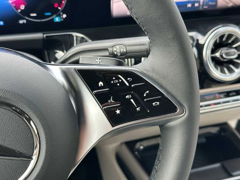 Used 2025 Mercedes-Benz GLA 250 4MATIC image 35