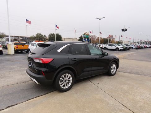 Used 2020 Ford Escape SE image 11