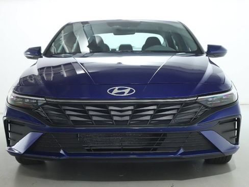 Used 2024 Hyundai Elantra SE FWD image 6