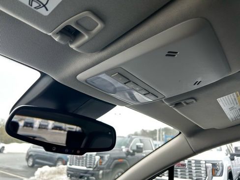 Used 2022 Buick Encore Preferred w/ Safety Package image 22