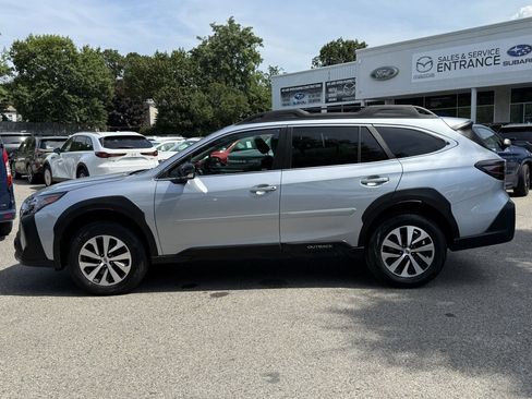 Used 2023 Subaru Outback Premium image 11