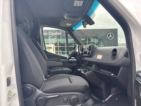 Used 2023 Mercedes-Benz Sprinter 144 Cargo image 30