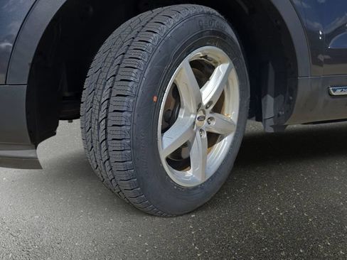 Used 2017 Ford Explorer XLT AWD/4WD image 34