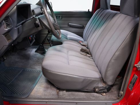 Used 1988 Toyota Pickup 4x4 Regular Cab image 30