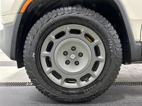 Used 2025 Rivian R1T Adventure AWD/4WD image 9