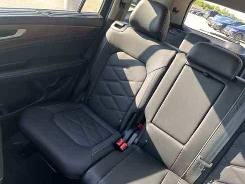 Certified 2024 Volkswagen Atlas SE w/ Black Wheel Package AWD/4WD image 21