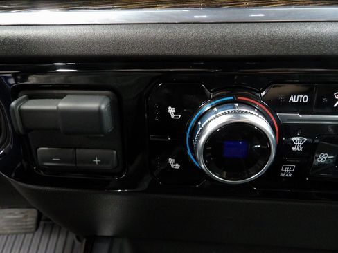 Used 2025 GMC Sierra 1500 Elevation image 52