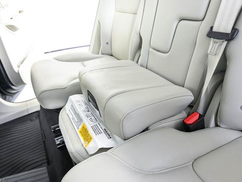 Certified 2025 Volvo XC90 T8 Plus w/ Protection Package Premier AWD/4WD image 21
