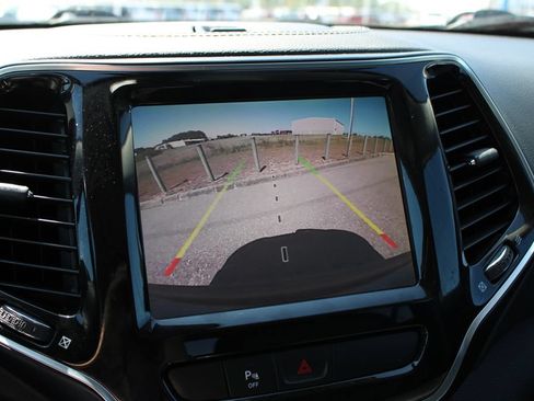 Used 2019 Jeep Cherokee Limited AWD/4WD image 14