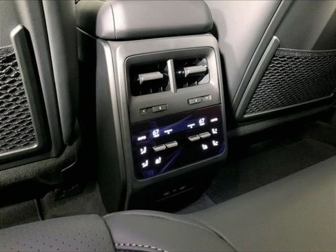 New 2026 Porsche Macan Electric RWD image 18