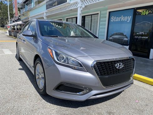 Used 2016 Hyundai Sonata SE image 1