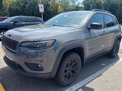 Used 2022 Jeep Cherokee Latitude w/ Trailer Tow Group AWD/4WD image 2