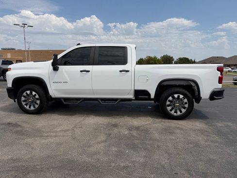 Used 2022 Chevrolet Silverado 2500 Custom w/ Custom Value Package AWD/4WD image 6