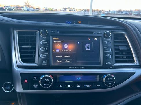 Used 2017 Toyota Highlander Limited image 21