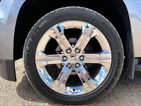 Used 2020 Chevrolet Suburban LT AWD/4WD image 33