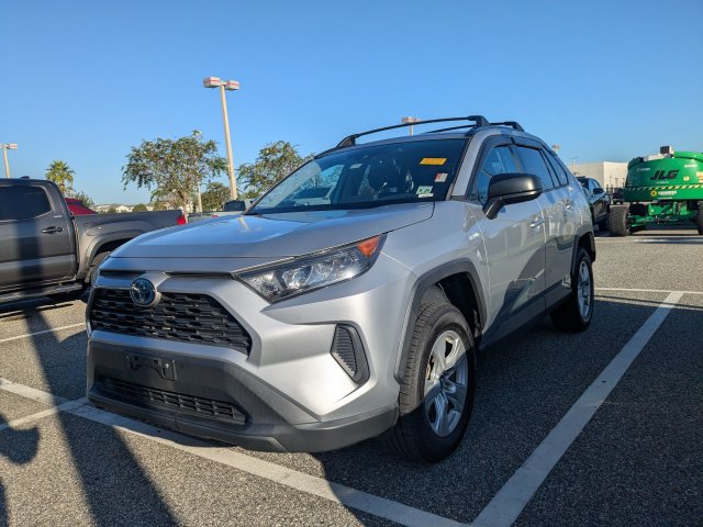 Used 2019 Toyota RAV4 LE AWD/4WD image 2