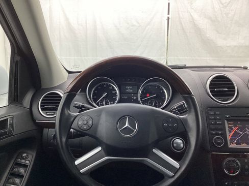 Used 2011 Mercedes-Benz GL 550 4MATIC image 35