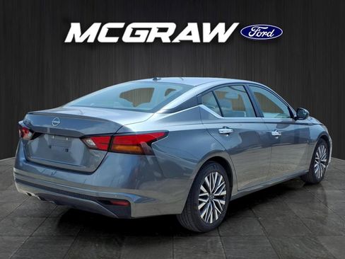 Used 2025 Nissan Altima 2.5 SV FWD image 8