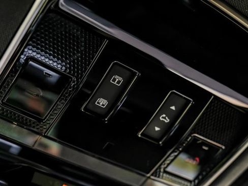 New 2026 Land Rover Range Rover Long Wheelbase SE AWD/4WD image 30