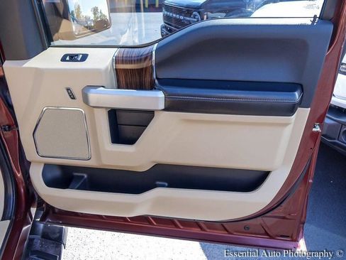 Used 2015 Ford F150 Lariat w/ Equipment Group 502A Luxury AWD/4WD image 26