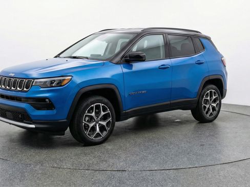 Used 2025 Jeep Compass Limited image 3