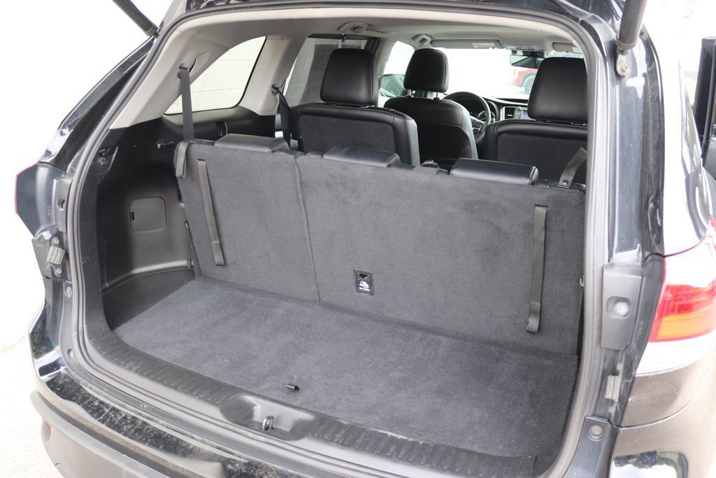 Used 2019 Toyota Highlander XLE AWD/4WD image 12