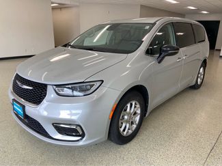 Used 2024 Chrysler Pacifica Touring-L video 1