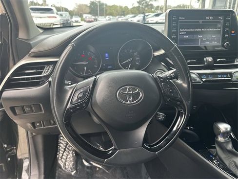 Used 2021 Toyota C-HR Limited image 11