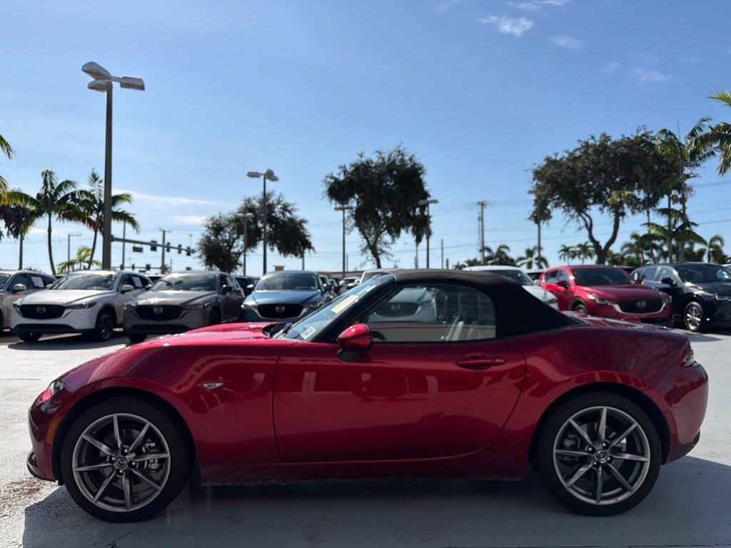 Used 2023 MAZDA MX-5 Miata Grand Touring w/ Weather Package RWD image 4