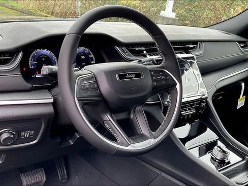 New 2025 Jeep Grand Cherokee L Altitude AWD/4WD image 7
