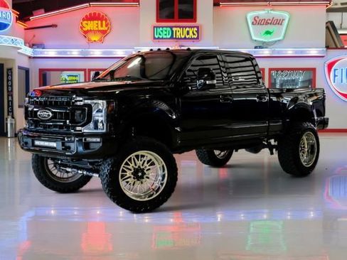 Used 2022 Ford F250 XL w/ Power Equipment Group AWD/4WD image 2