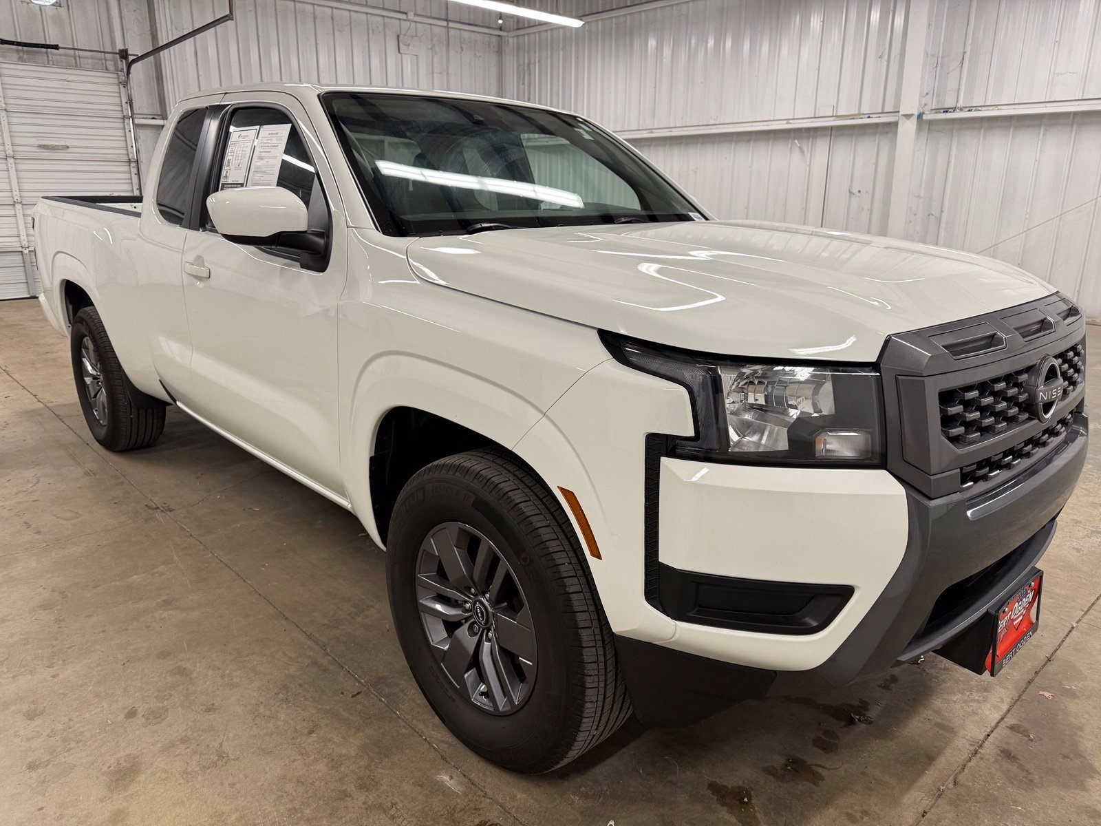 Used 2025 Nissan Frontier SV RWD image 1